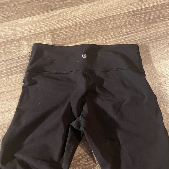Lululemon Black Wunder Under Leggings! - Picture 2 of 4